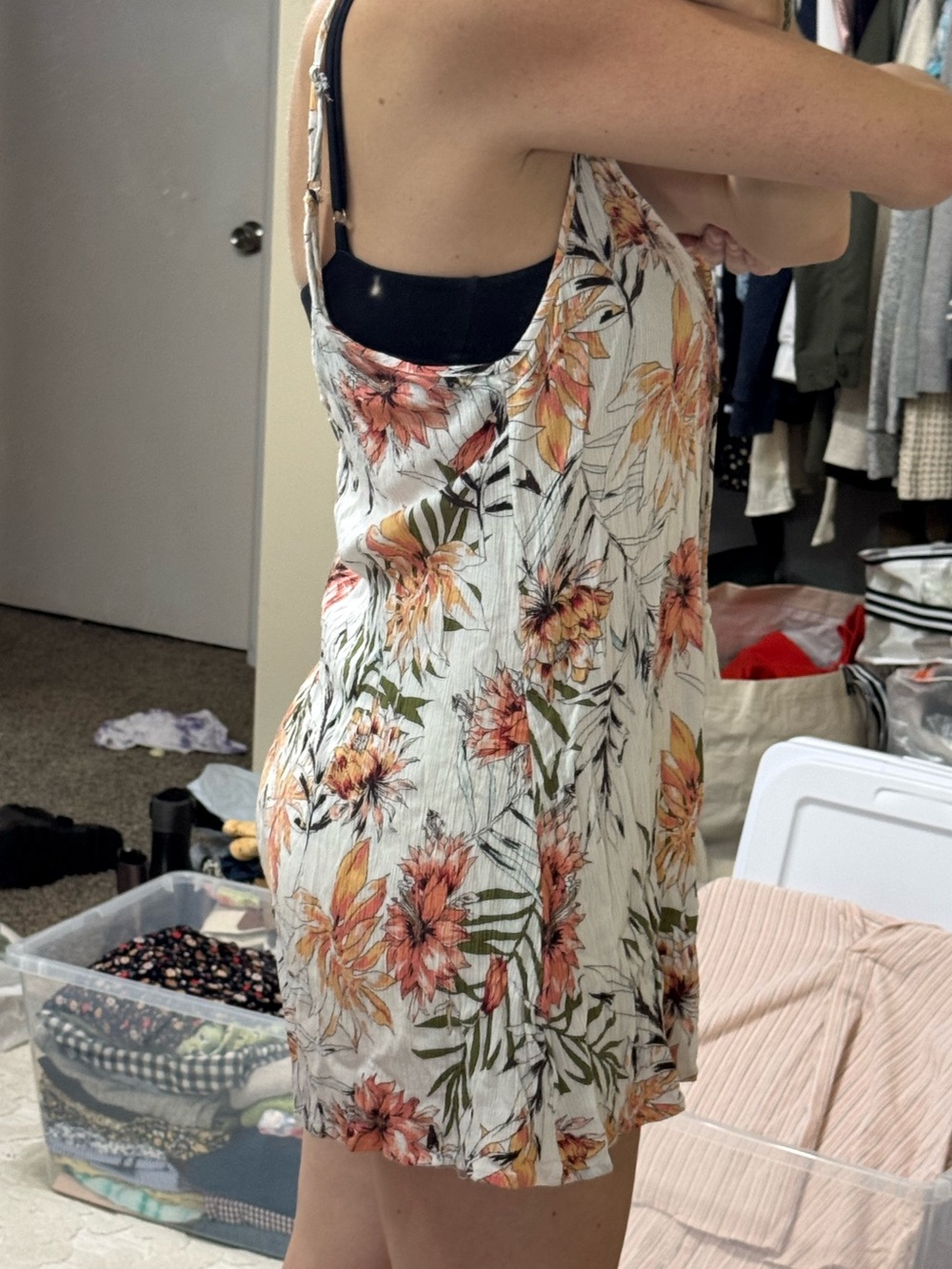 Ripcurl tropical romper, size small - Picture 11 of 12